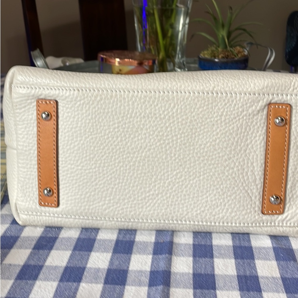 Beautiful authentic DOONEY & BOURKE HANDBAG - Picture 4 of 9